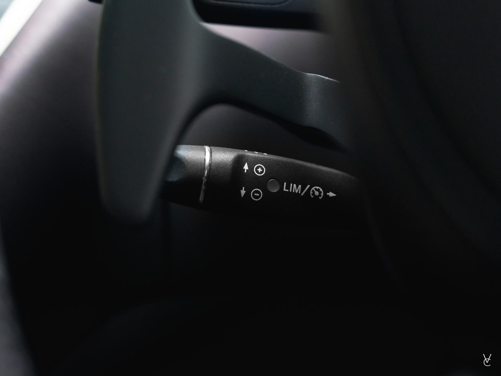 Aston Martin DB11 4.0 V8 Coupe 2dr Petrol Auto Euro 6 (s/s) (510 ps)