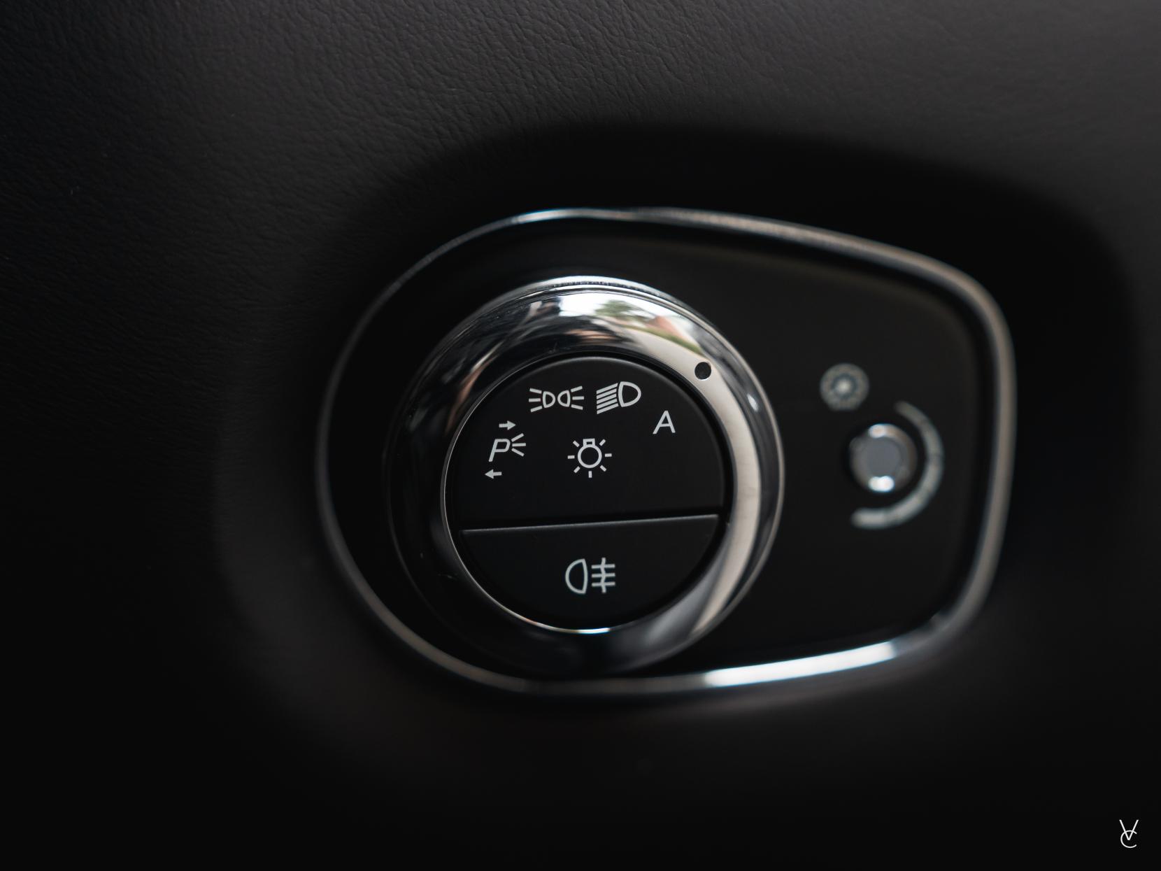 Aston Martin DB11 4.0 V8 Coupe 2dr Petrol Auto Euro 6 (s/s) (510 ps)