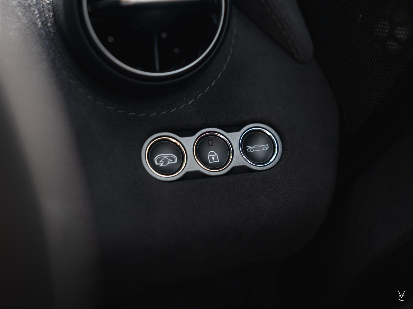 McLaren 720S 4.0T V8 Performance Coupe 2dr Petrol SSG Euro 6 (s/s) (720 ps)