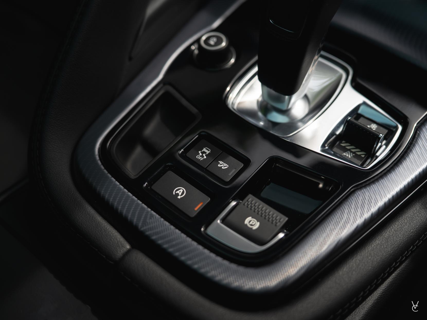 Jaguar F-Type 2.0i GPF R-Dynamic Coupe 2dr Petrol Auto Euro 6 (s/s) (300 ps)
