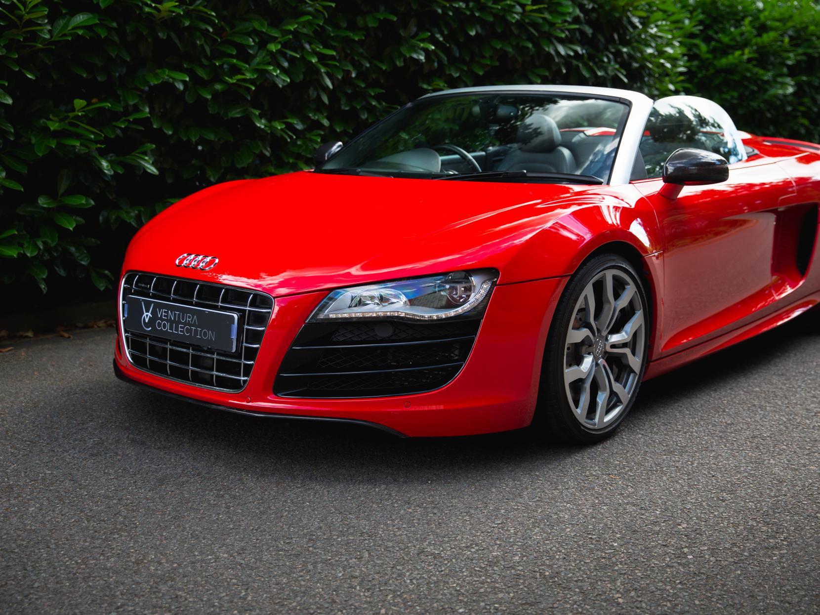 Audi R8 5.2 FSI V10 Spyder 2dr Petrol R Tronic quattro Euro 4 (525 ps)