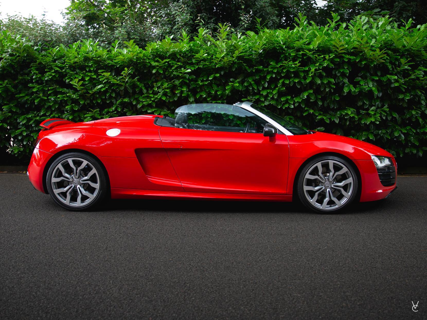 Audi R8 5.2 FSI V10 Spyder 2dr Petrol R Tronic quattro Euro 4 (525 ps)