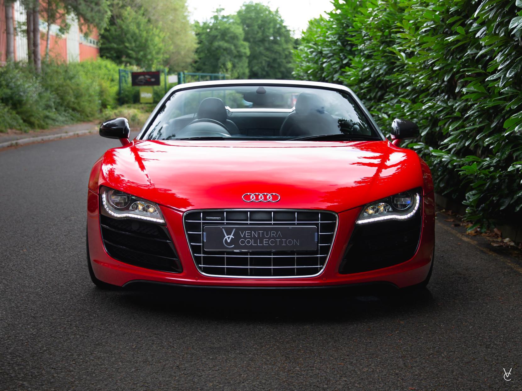 Audi R8 5.2 FSI V10 Spyder 2dr Petrol R Tronic quattro Euro 4 (525 ps)