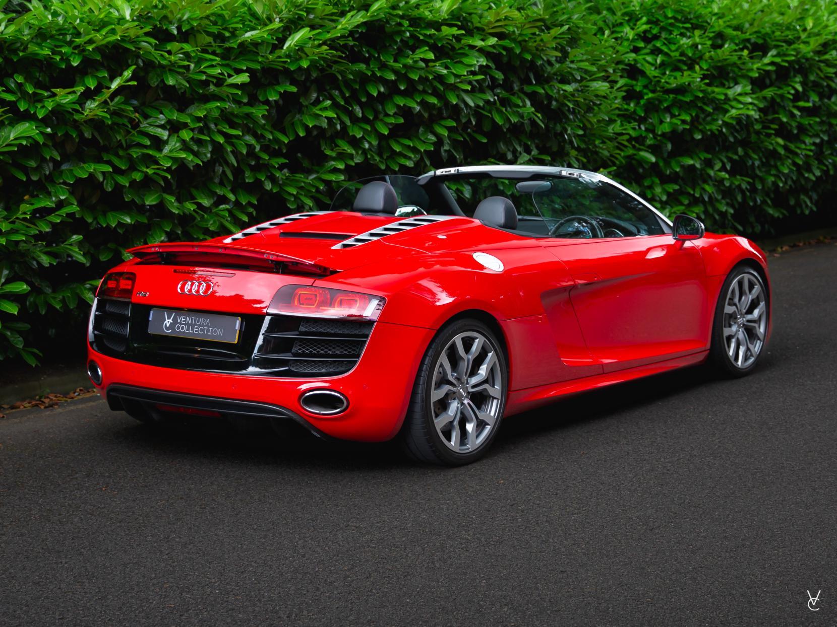 Audi R8 5.2 FSI V10 Spyder 2dr Petrol R Tronic quattro Euro 4 (525 ps)