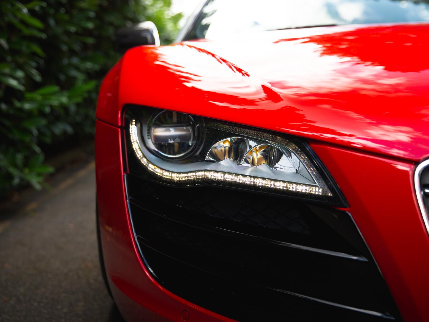 Audi R8 5.2 FSI V10 Spyder 2dr Petrol R Tronic quattro Euro 4 (525 ps)