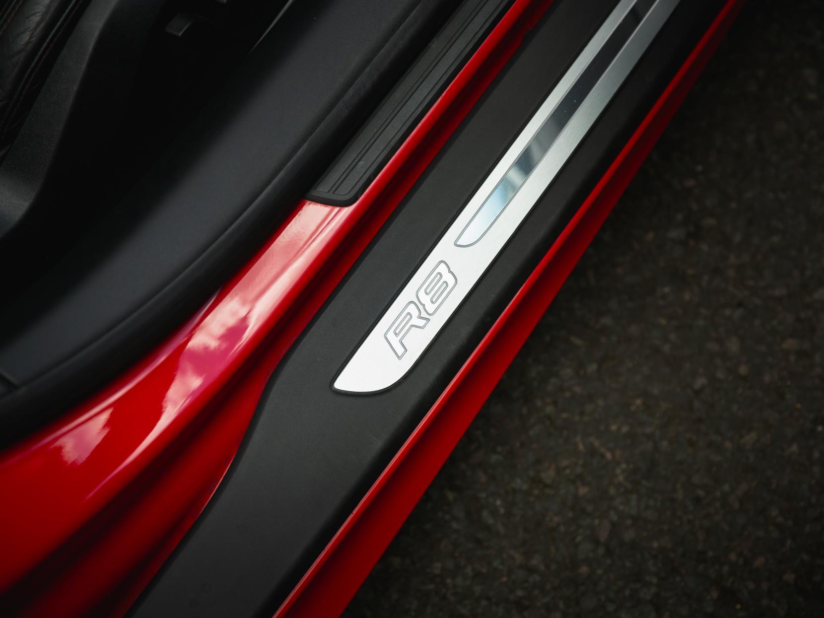 Audi R8 5.2 FSI V10 Spyder 2dr Petrol R Tronic quattro Euro 4 (525 ps)