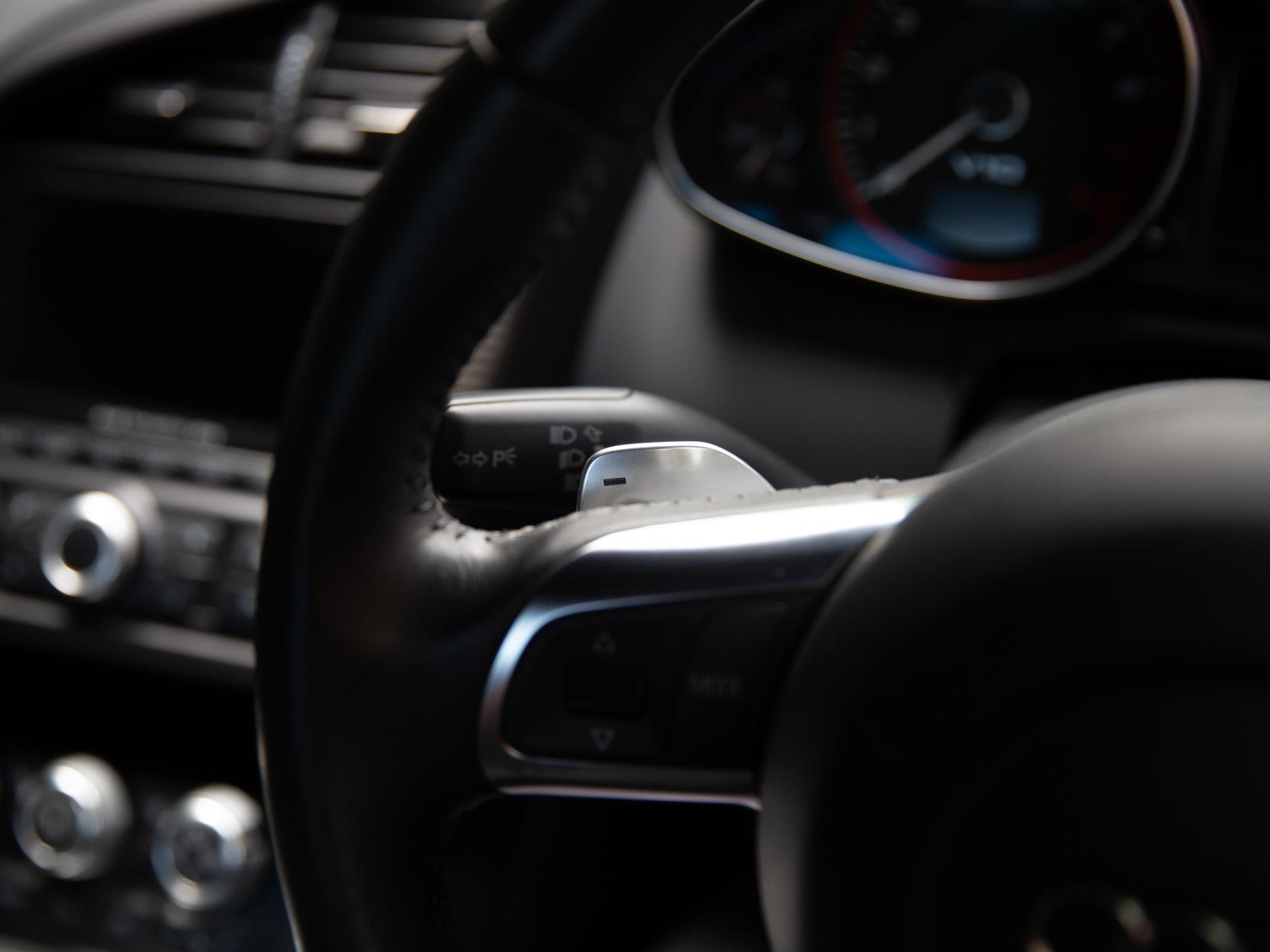 Audi R8 5.2 FSI V10 Spyder 2dr Petrol R Tronic quattro Euro 4 (525 ps)