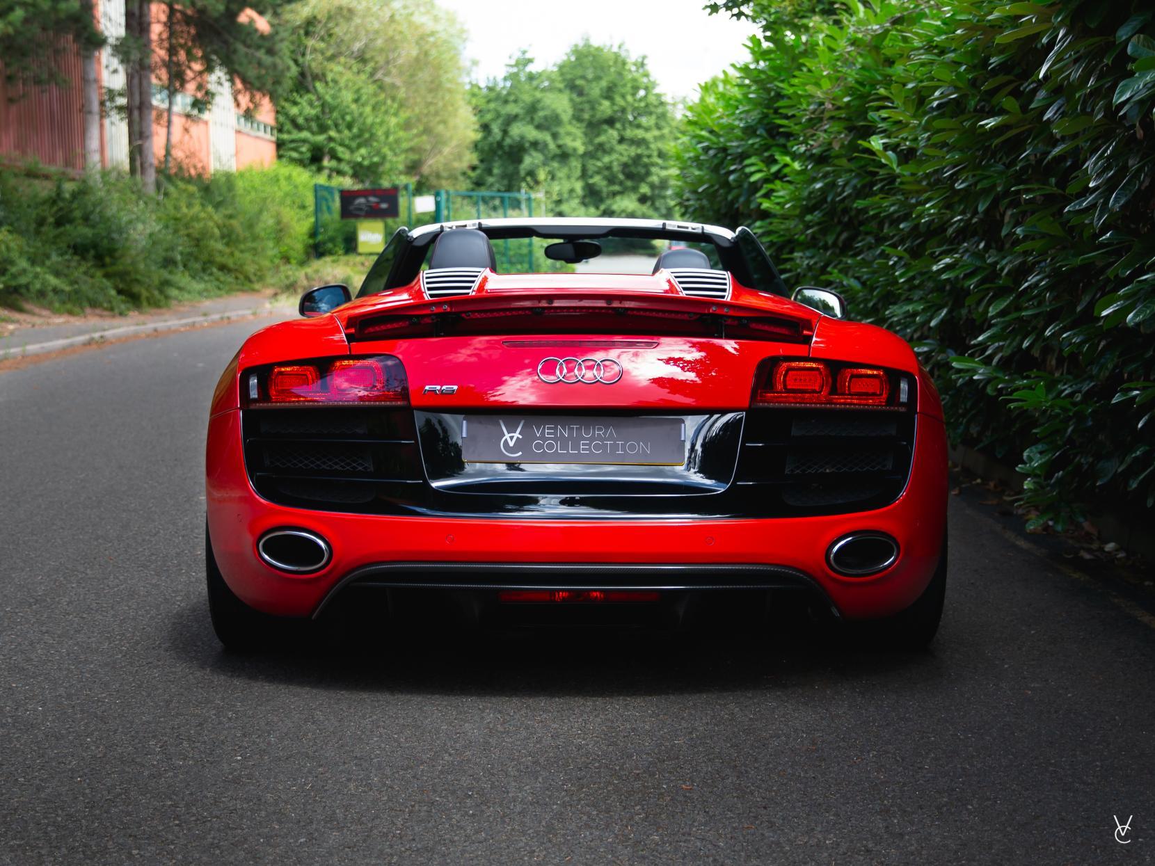 Audi R8 5.2 FSI V10 Spyder 2dr Petrol R Tronic quattro Euro 4 (525 ps)
