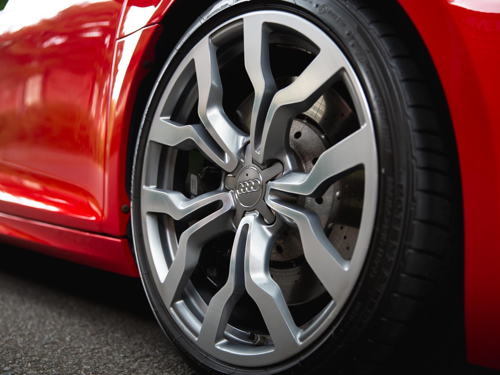 Audi R8 5.2 FSI V10 Spyder 2dr Petrol R Tronic quattro Euro 4 (525 ps)